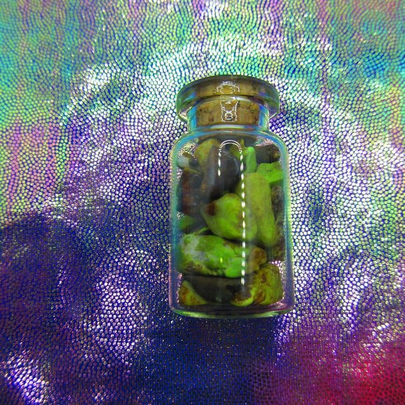 Gaspeite Gemstone Chips In A Bottle Embellishments Natural Semi Precious - Picture 2 of 3